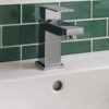 Edge Robinet mitigeur moderne chrome pour salle de bain Robinet a levier unique avec design carre, construction en laiton durable,