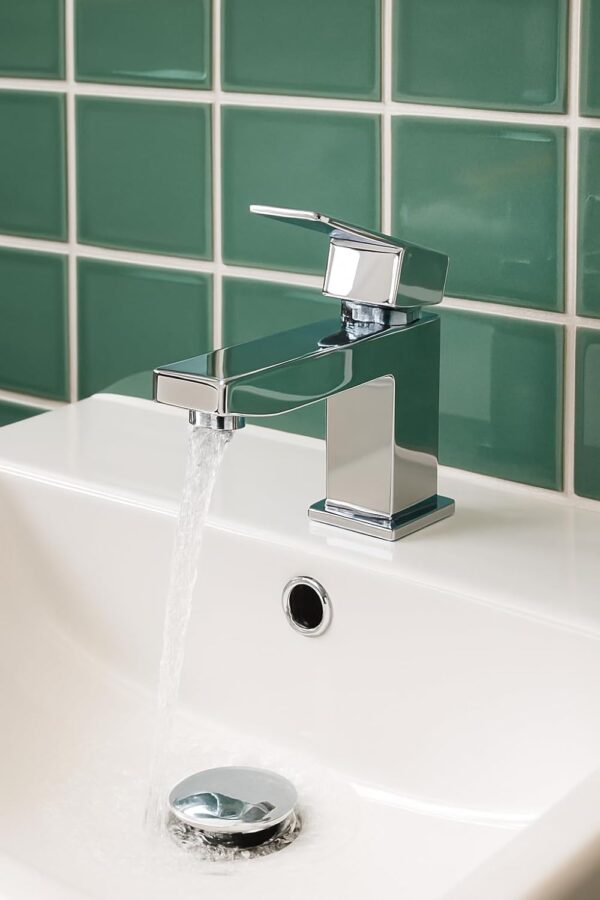 Edge Robinet mitigeur moderne chrome pour salle de bain Robinet a levier unique avec design carre, construction en laiton durable,