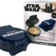 61Uvr9k95IL._AC_SL1000_.jpg Uncanny Brands Star Wars The Mandalorian Grogu (Baby Yoda) Gaufrier Faire des gaufres Grogu pour petit dejeuner Appareil de cuis