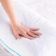 Linenspa 40 x 60 cm Oreiller en flocons de mousse a memoire de forme - paquet de 2, Blanc