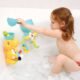 LUDI - Coffret de Bain Dino - 1 Circuit dEau a Construire, 1 Grand Dinosaure, 1 Bebe Dino Aspergeur - Jouet de Bain pour Bebe a Ven