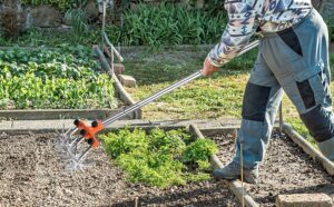 BARAYSTUS Long Handle Retractable Rotary Cultivator Stainless Steel Weatherproof with Removable Teeth Cultivator Kit for Soil Mixing