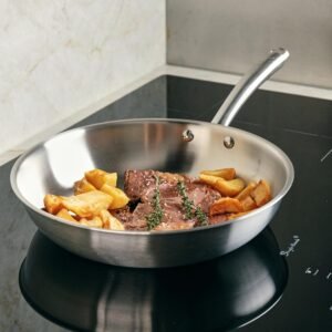 KAMBERG - Poele Ø28 cm en Acier Inoxydable 1810 Triply - Sans PFAS - Tous feux dont induction et four - 0008272, Gris