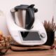 Virelia Planche Coulissante pour Thermomix TM6 TM5 Support en Bois de Chene FSC Plateau Glissant pour Deplacement Facile Acces