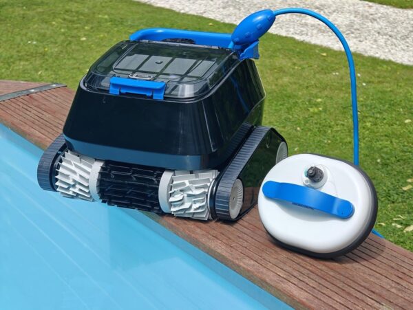 8STREME 7311-M Wireless Swimming Pool Robot for Outdoor Swimming Pools Mixed Brushes PVC Foam with Floating Battery and Charge