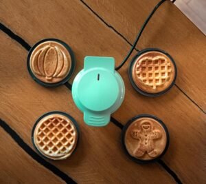 LEHMANN Mini Gaufrier avec Plaques Interchangeables, 4 formes Citrouille, Pain depices, Cœur et Classique, Revetement antiadhesif