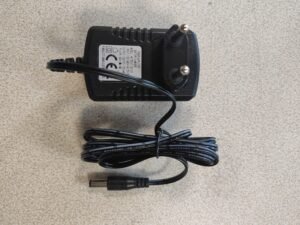 61-YXCFvUcL.jpg Chargeur voiture électrique enfant 12V prise ronde RCA/Jack